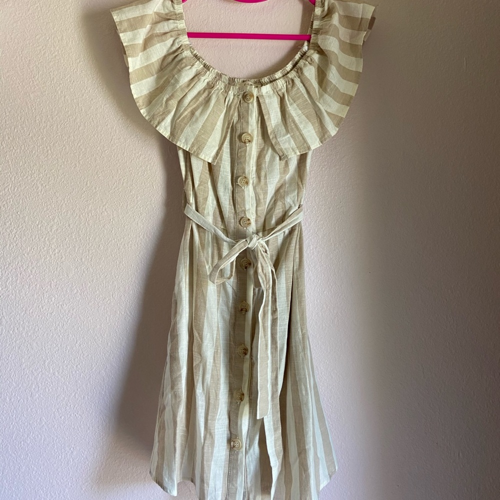 Tan and white strapless dress